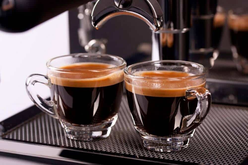 Pha 2 shot cà phê espresso cung 1 lúc với máy pha cà phê winci