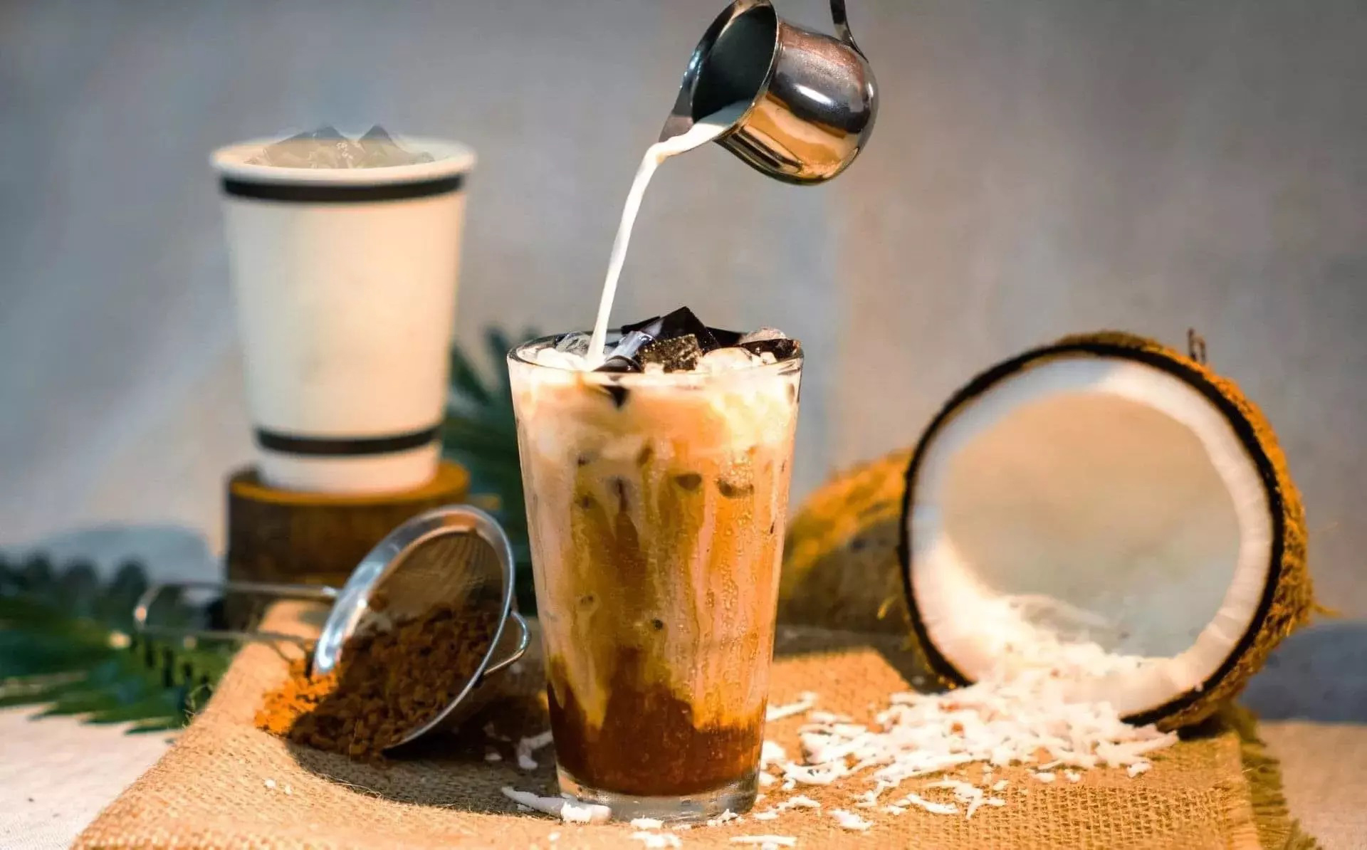 Cách thưởng thức cafe cốt dừa để cảm nhận trọn vẹn hương vị
