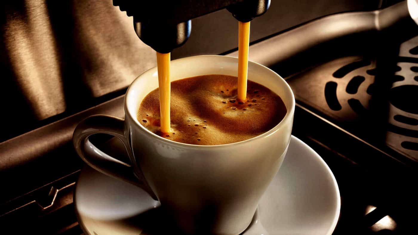 Cách pha cà phê Robusta bằng máy pha cà phê