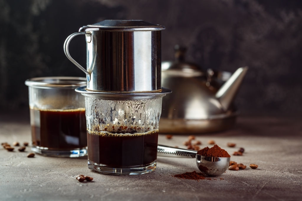 Cách pha cà phê đen giảm cân bằng phin
