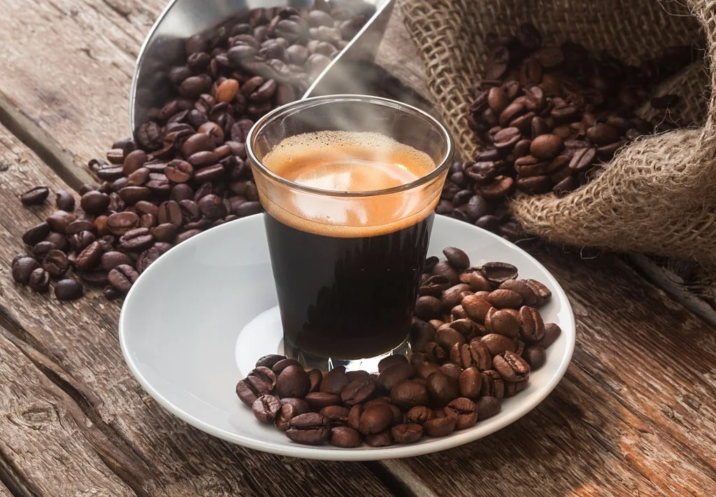Phương pháp pha cà phê hạt rang xay bằng máy Espresso