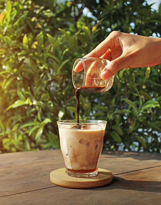 Hướng dẫn pha chế Iced Chai Tea Latte giống như Starbucks