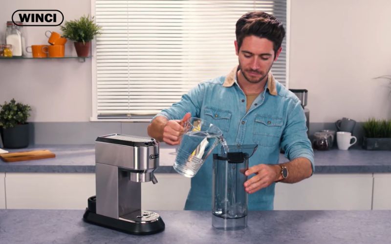 Tìm hiểu cấu tạo máy pha cà phê: Hiểu rõ để sử dụng đúng 1 Bình Chứa Nước Của Máy Pha Cà Phê
